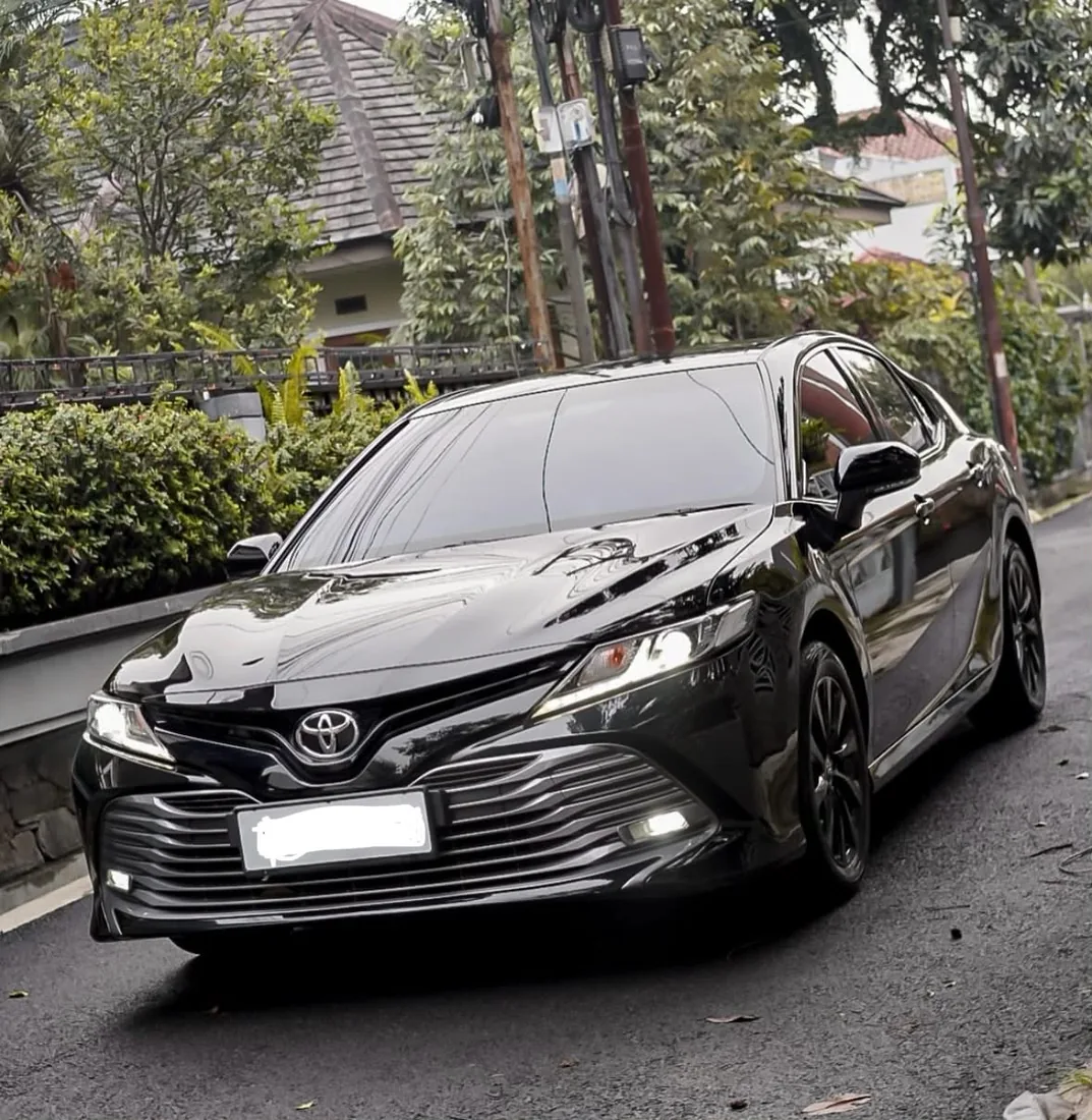 Toyota Camry chauffeur-driven hire Mumbai - The Concoerge DMC